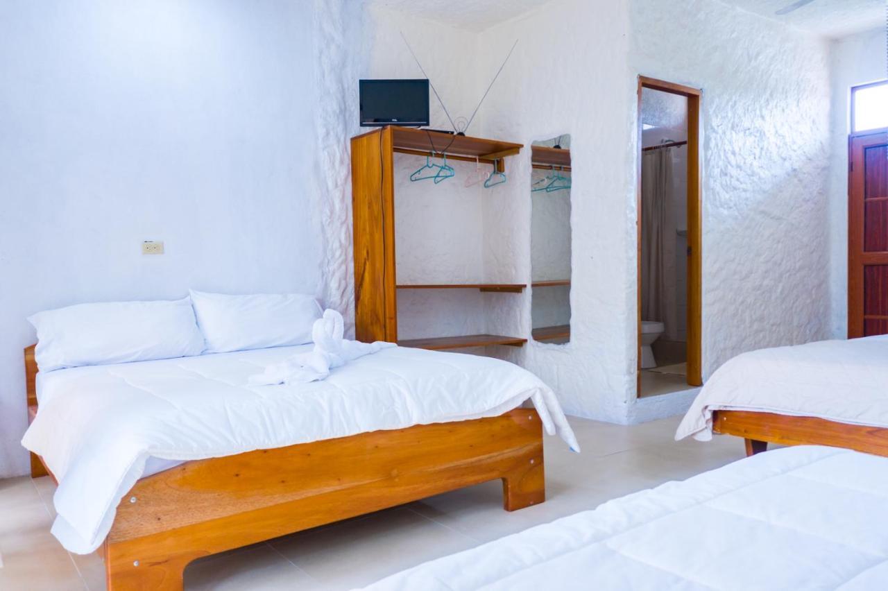 Royal Galapagos Inn Пуерто Бакерисо Морено Екстериор снимка