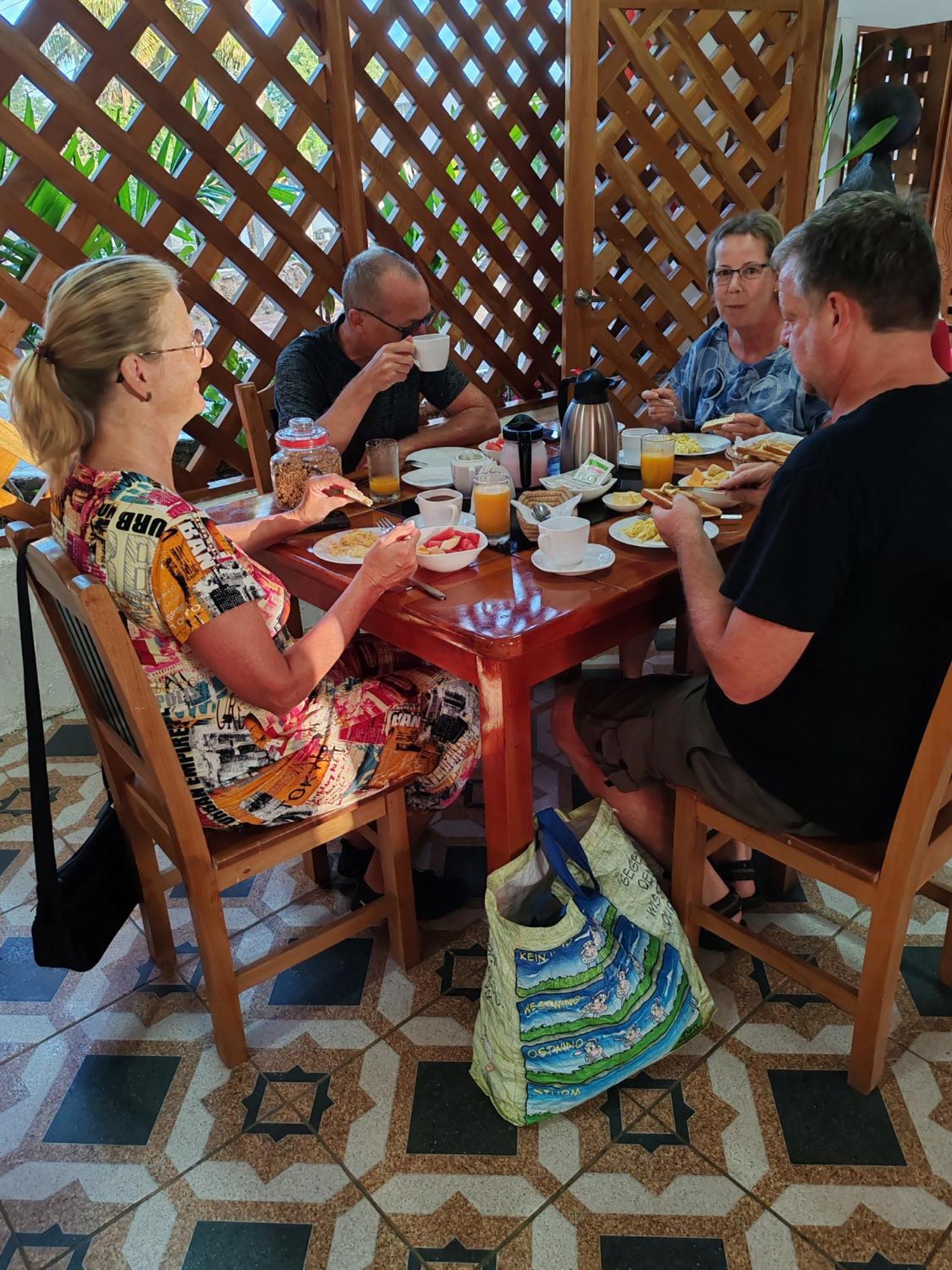 Royal Galapagos Inn Пуерто Бакерисо Морено Екстериор снимка