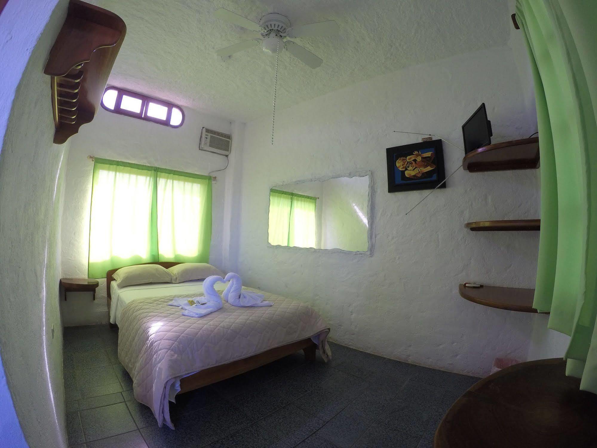 Royal Galapagos Inn Пуерто Бакерисо Морено Екстериор снимка